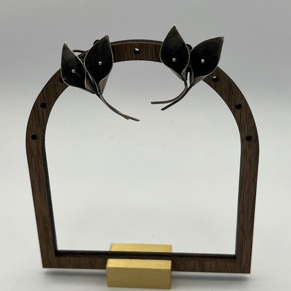 VINTAGE STUART NYE STERLING CALLA LILY EARRINGS - Picture 2 of 9